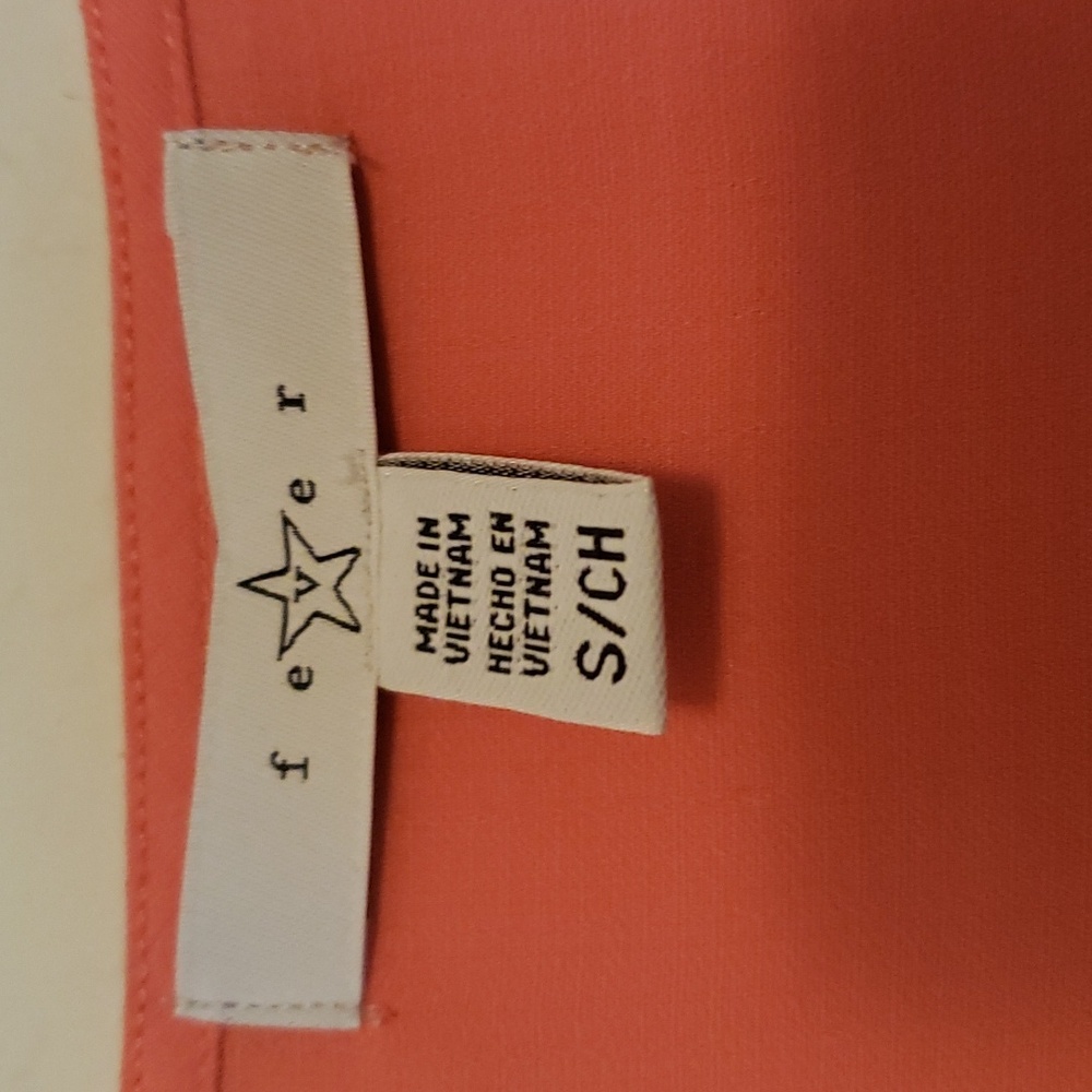 Fever coral flowy front pleat top. Loose fit tank front V Neck high/low style - Picture 5 of 7